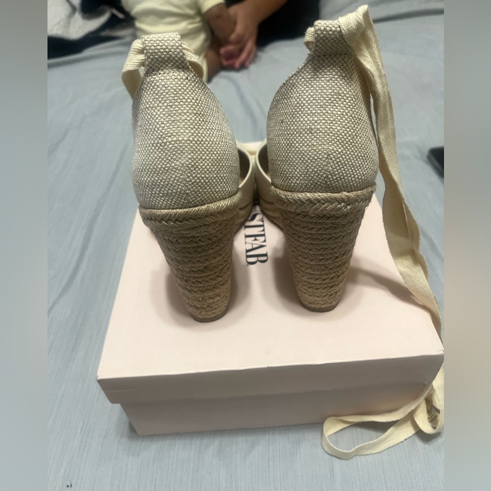 Linen Wedges - Picture 2 of 5